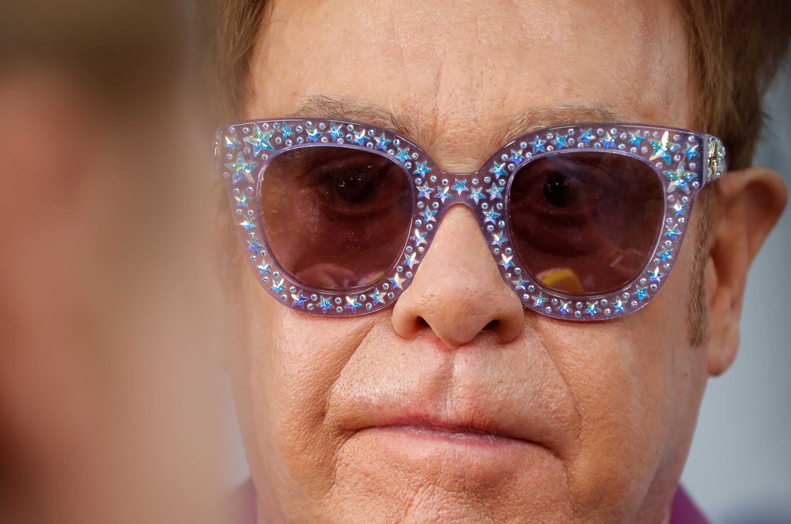 Elton John Otkrio Kako Je Nosio Pelenu Na Koncertu Eh Da Su Ljudi U