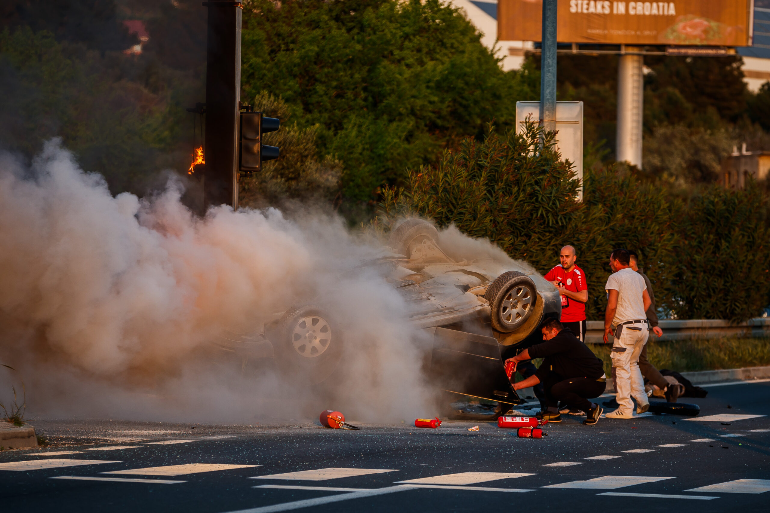 Dvije Osobe Poginule U Sudaru Vozila I Motocikla Na Cesti D8 Automobil