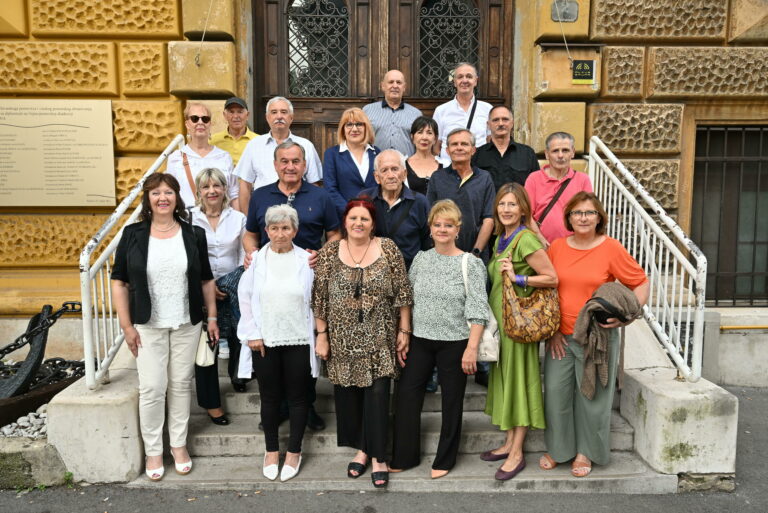 Pola stoljeća nakon male mature Sastali se učenici 8 D razreda OŠ