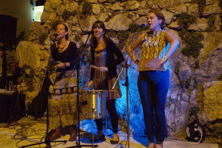 Asaran Earth trio – Astrid Kuljanić, Anne Boccato i Artemisz Polonyi – nastupile su ovih dana u Vrbniku, Opatiji i Rijeci / snimio D. HRVOJ