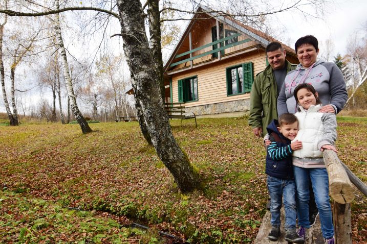 »Robinzonski smještaj Lazac Lokvarski« – Željko, Kristina, Mario i Ana Jakovac / Foto Marin ANIČIĆ