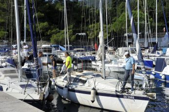 Start regate je zbog pomankanja vjetra prebačen na područje Porozine/D. ŠKOMRLJ