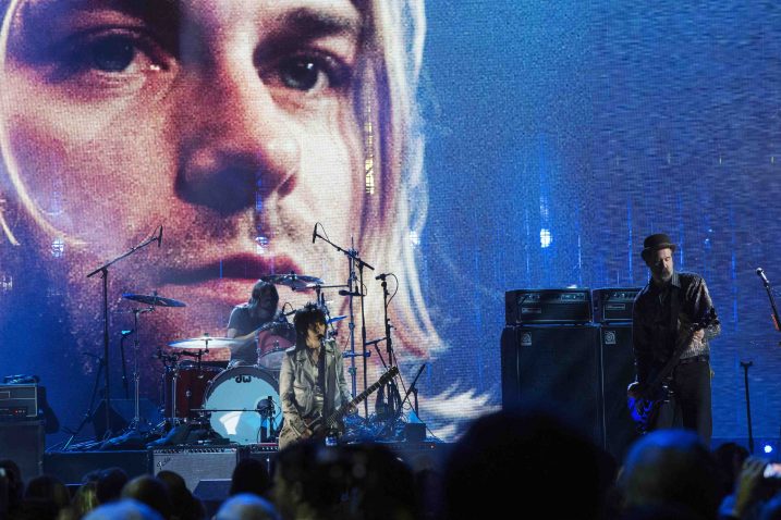 Joan Jett na nastupu s preostalim članovima benda, Dave Grohl i Krist Novoselic, Foto: Reuters