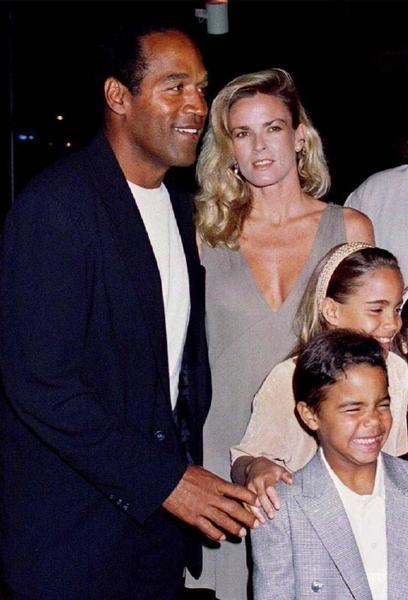 Vrijeme obiteljske sreće - O.J. Simpson i Nicole Brown s djecom / REUTERS