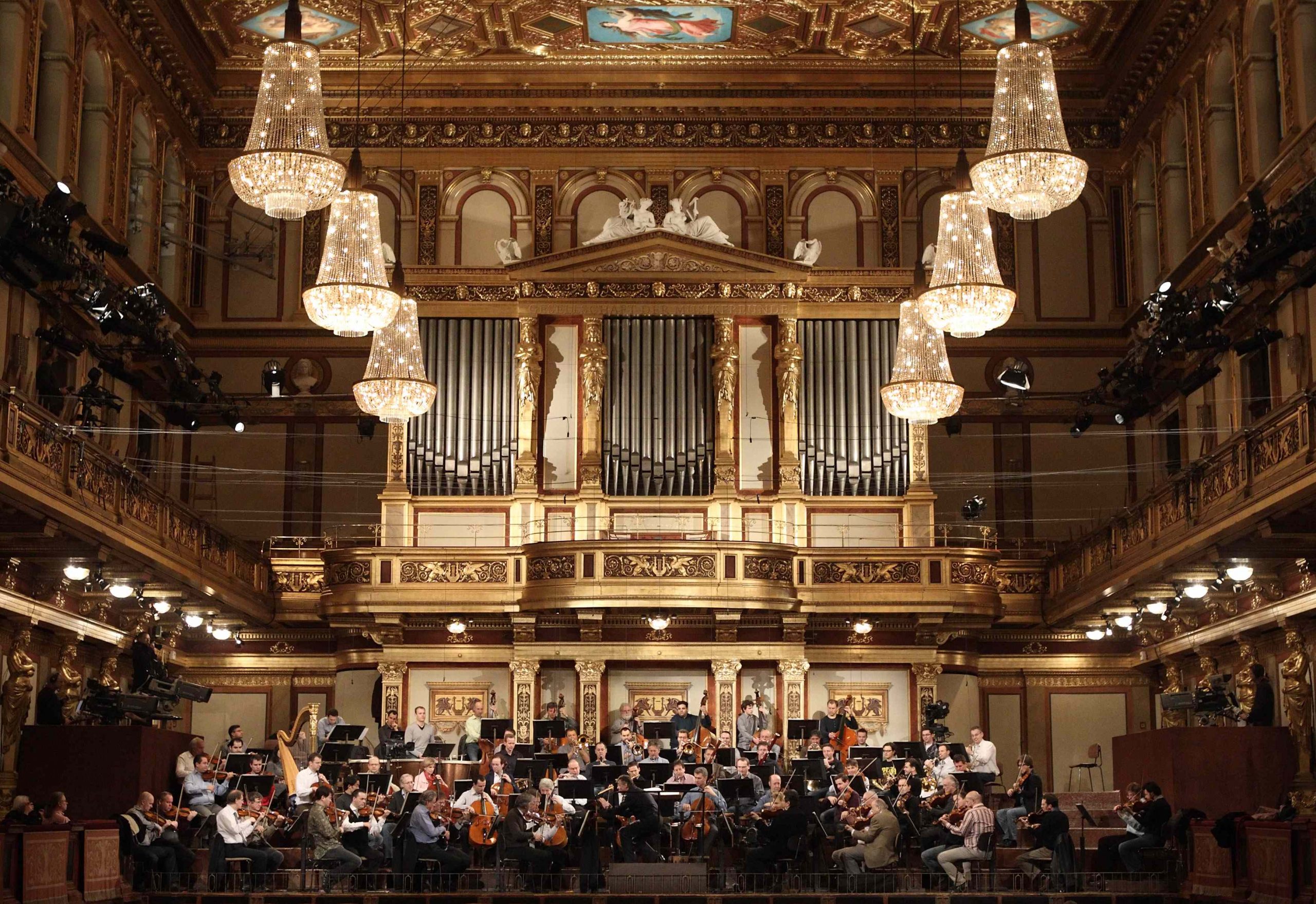 Vienna philharmonic concert 2024. Концертный зал в Вене музыкферейн. Оперный театр в Вене оркестр. Консерватория в Вене. Венская консерватория 19 век.