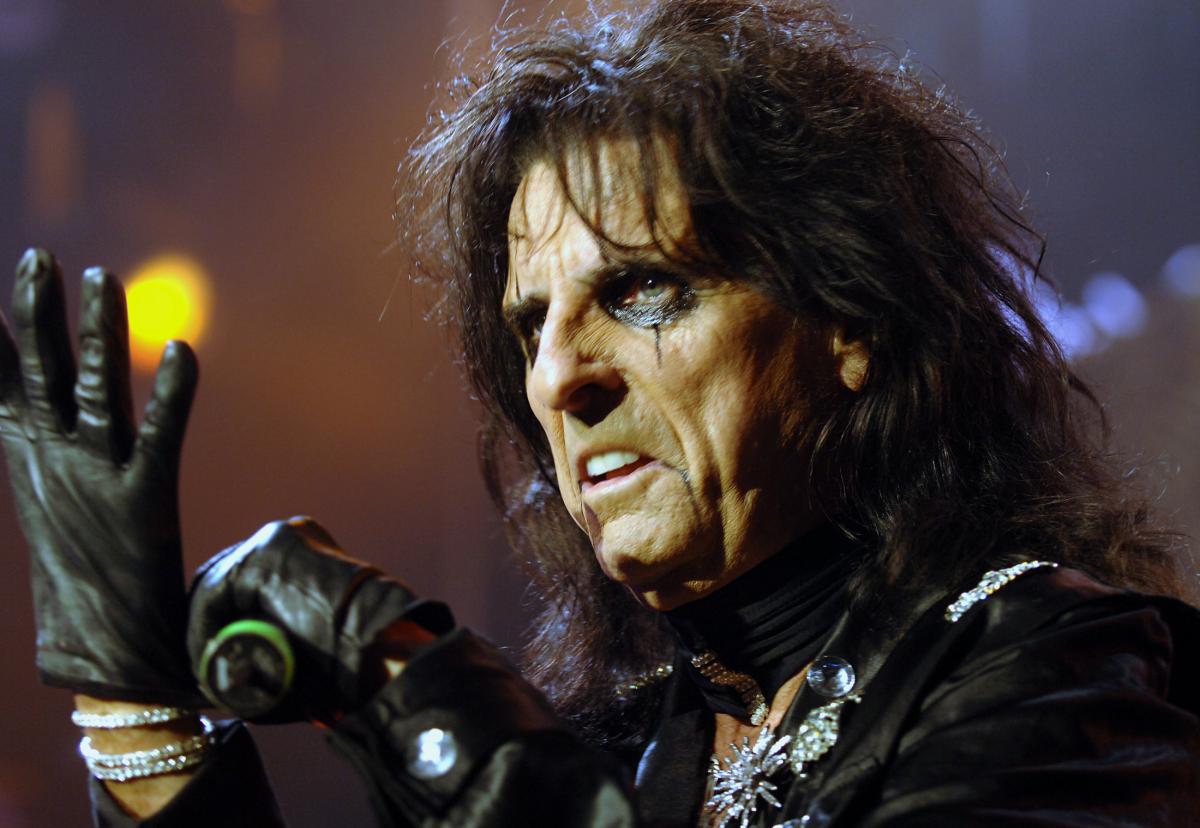 Alice cooper mp3. Элис Купер. Alice Cooper 1992. Alice Cooper - teenage Lament '74. Элис Купер в молодости.