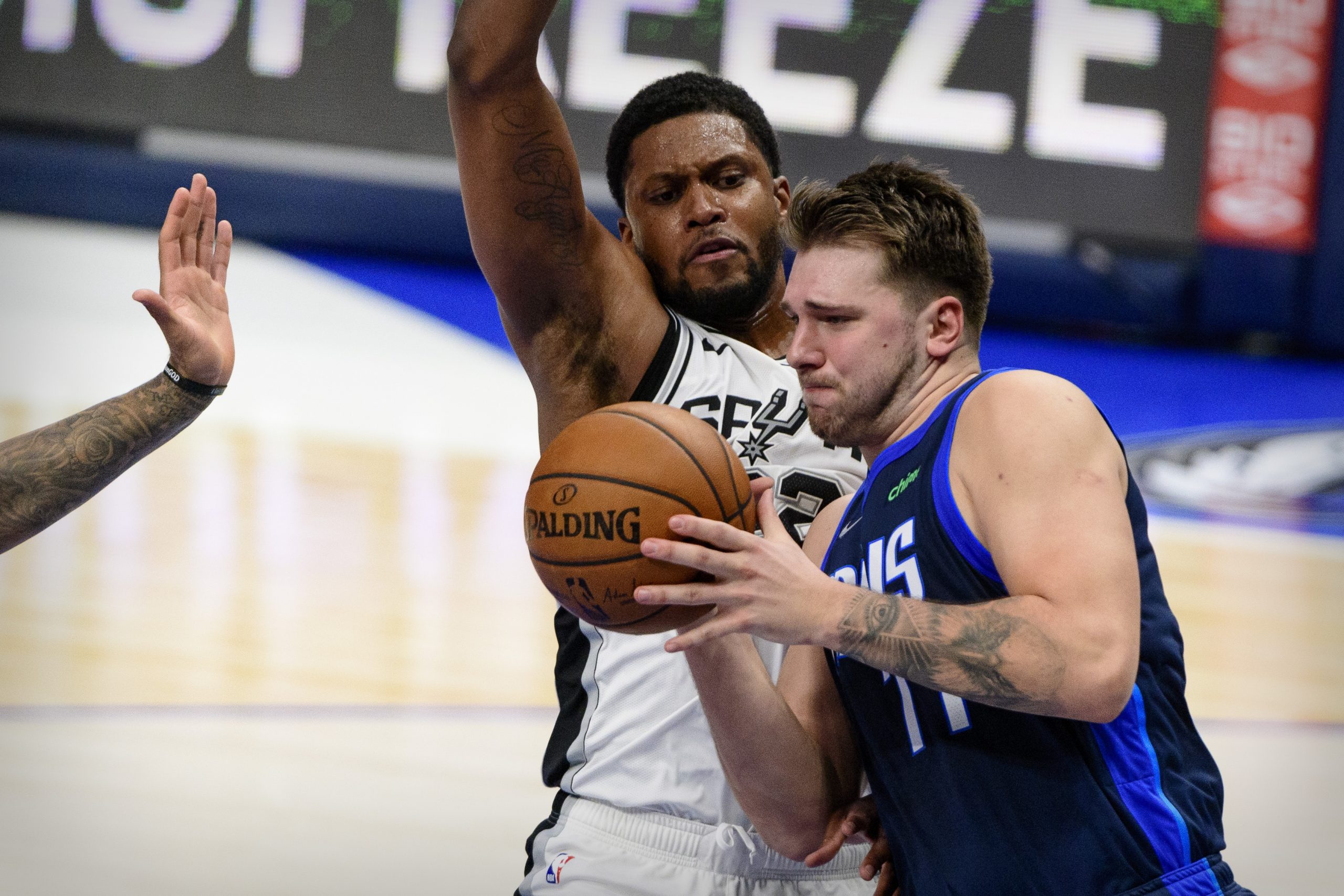 Luka Dončić i Rudy Gay/Foto REUTERS