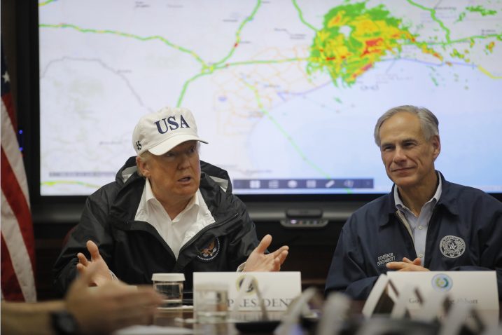 Donald Trump i Greg Abbott / REUTERS