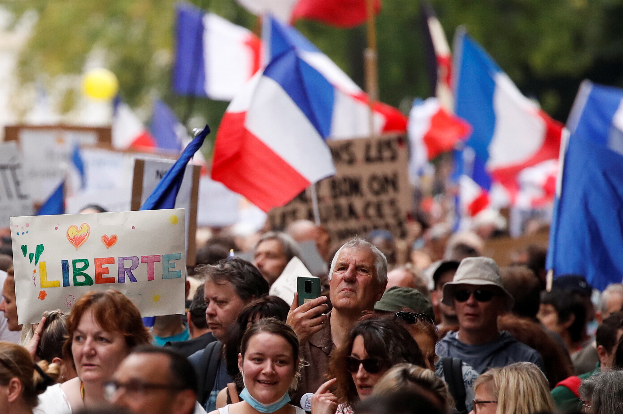 Франция август. Франция митинги НАТО. Protest France against. Выборы во Франции 2021. Выборы президента Франции 2022.