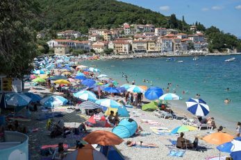 U Mošćeničkoj Dragi izuzetno je teško pronaći slobodni smještaj / Foto M. LEVAK