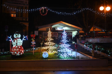 Božićna dekoracija u Lovranu / Foto M. LEVAK