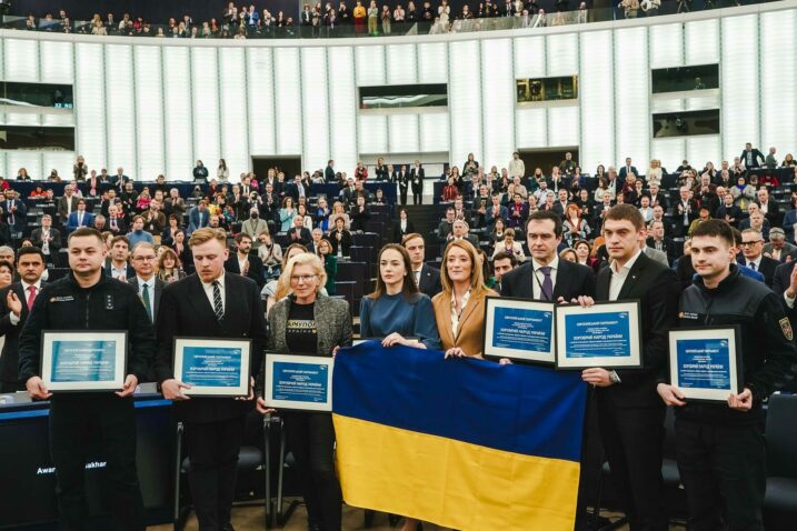 Dobitnici s predsjednicom EP-a Robertom Metsolom na dodjeli nagrade u Strasbourgu / Foto Europski parlament