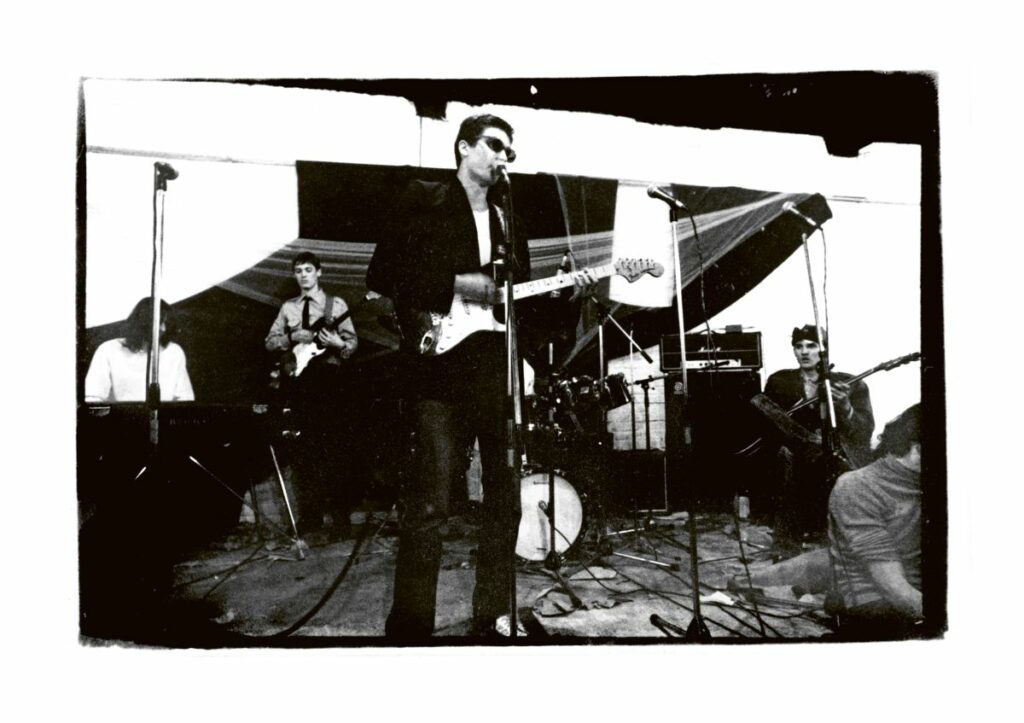 Bend Gospođa Nada/Piki Paus, slijeva nadesno: Toni Ostojić, Neven Tadej, Mance i Nikola Predrag, koncert Bizar bal u Galeriji SC , 27. 12. 1980.