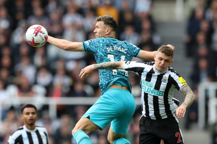 Ivan Perišić i Kieran Trippier/Foto REUTERS