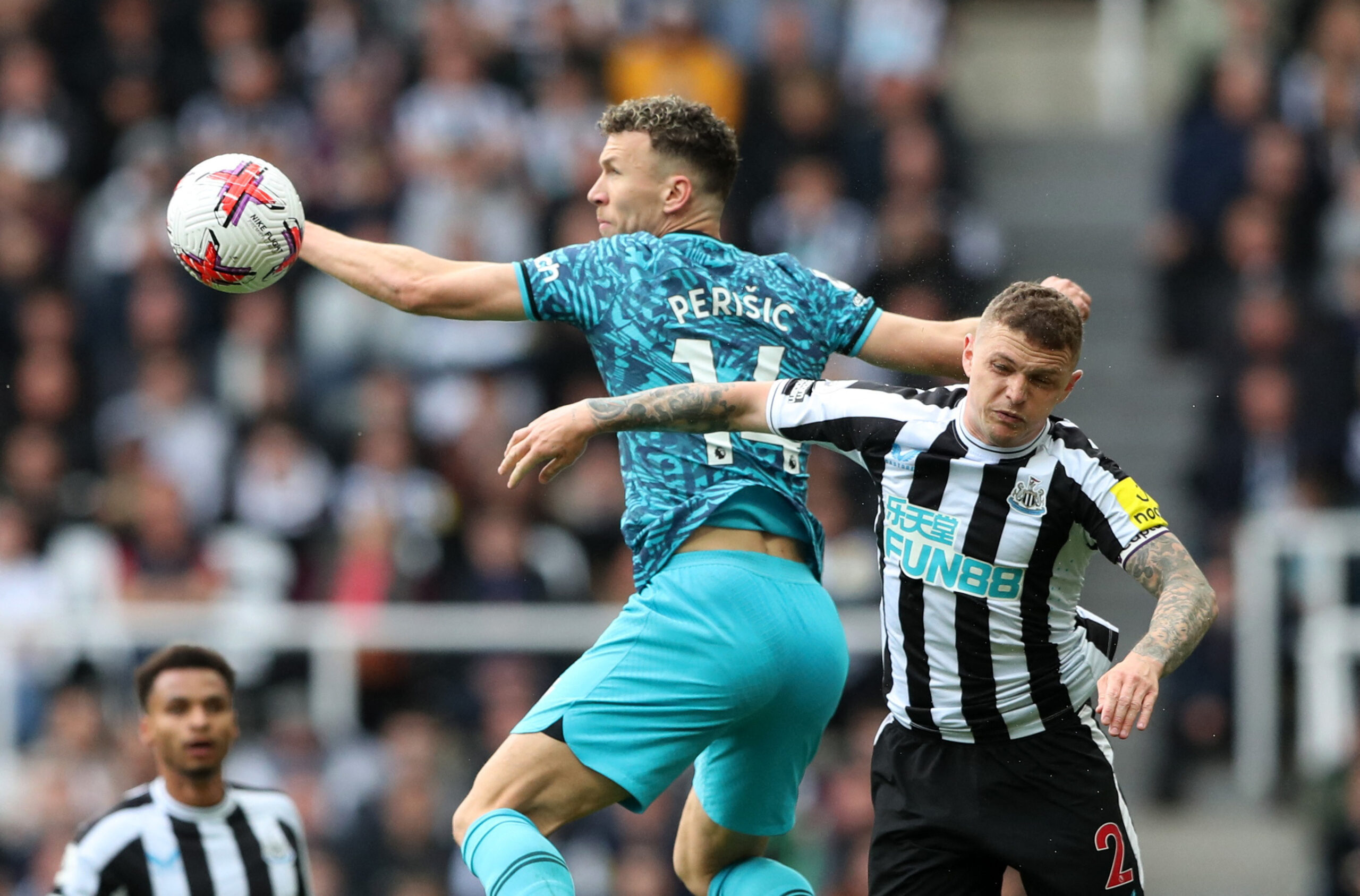 Ivan Perišić i Kieran Trippier/Foto REUTERS