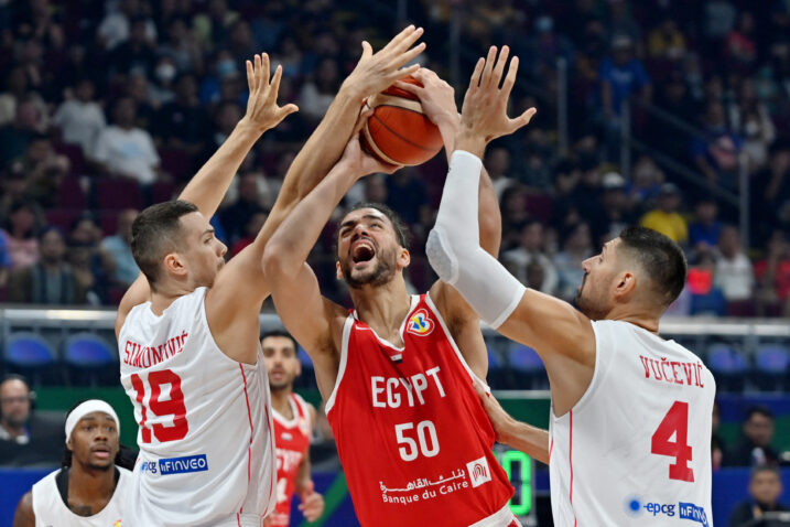 Marko Simonović i Nikola Vučević blokiraju Egipćanina Assema Mareia/Foto REUTERS