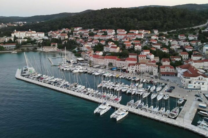 Marina u Korčuli utkana je u samu povijesnu gradsku jezgru, Foto: Press