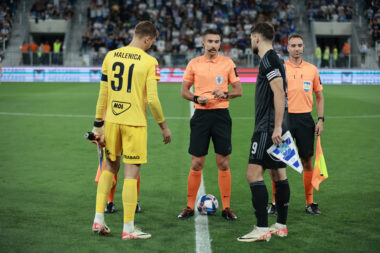 OSJEČKI REPOVI - Marko Malenica, glavni sudac Mario Zebec, Bruno Petković i pomoćnik Luka Pajić/Foto PIXSELL