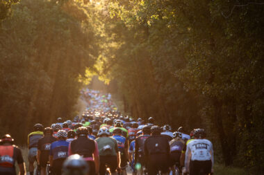 KRASNA ZEMLJO... - Peloton u akciji/Foto SPORT-IT