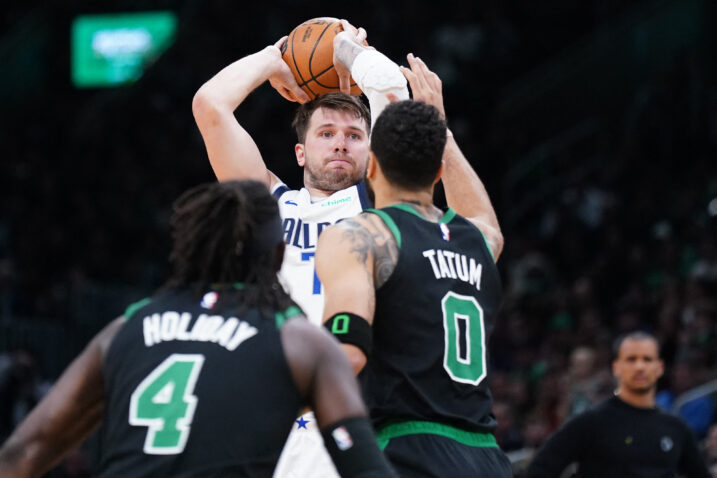 Luka Dončić i Jayson Tatum/Foto REUTERS