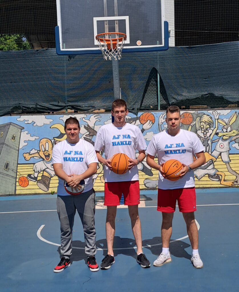 Jakov Kalac, Toni Mohorić i Luka Milković, KK zamet, košarkaši, organiziraju turnir Aj na haklu, ulična košarka