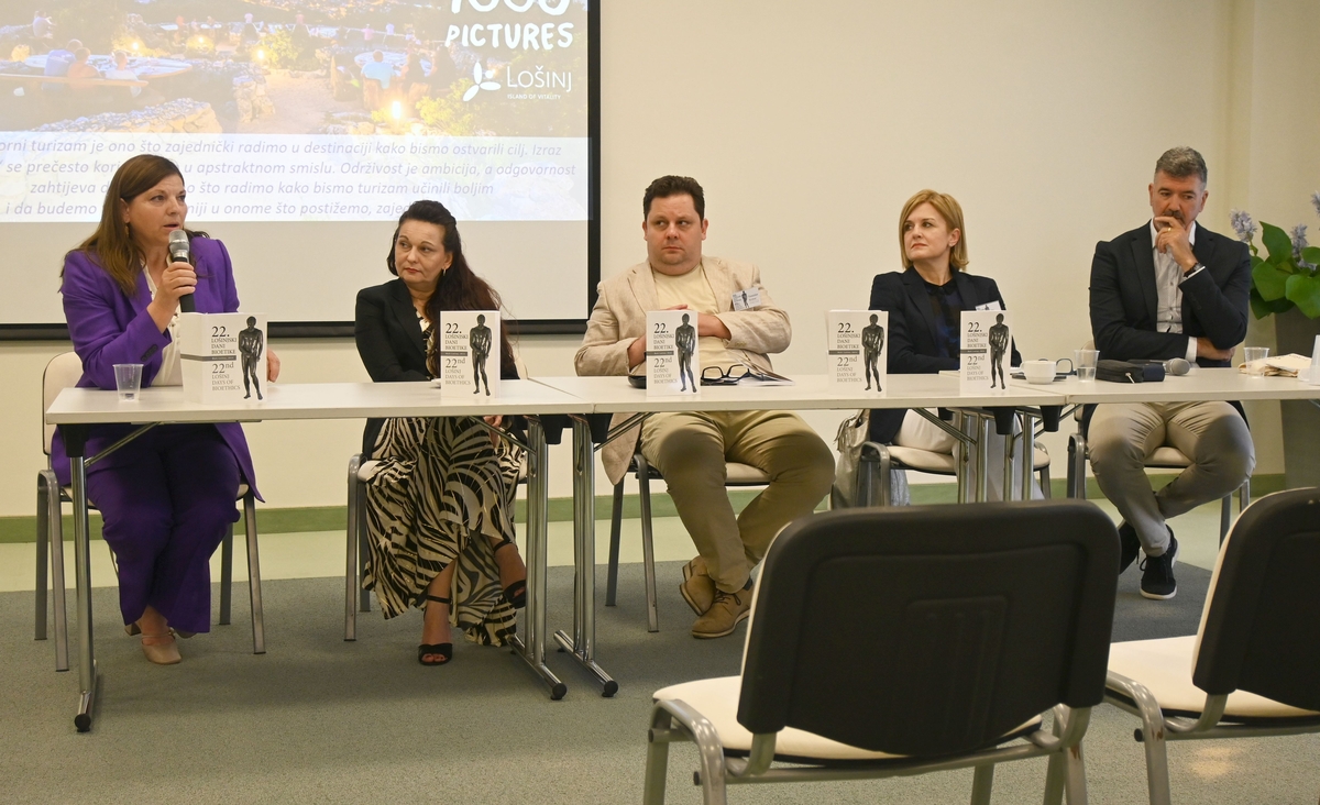 Silvana Pavlinović, Renata Žugić, Tomislav Krznar, Iva Rinčić i Dalibor Cvitković / Foto Bojan Purić