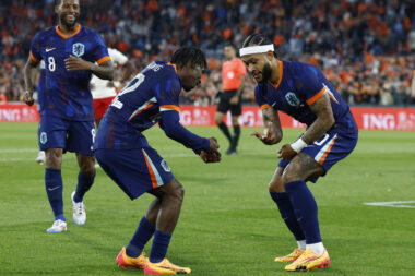 Memphis Depay i Jeremie Frimpong/Foto REUTERS