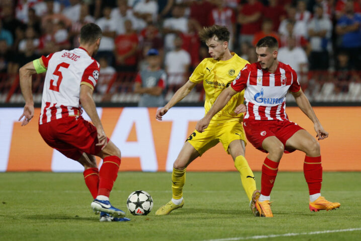 Hakon Evjen (Bodo Glimt) između Ognjena Mimovića i Uroša Spajića (C. zvezda)/Foto REUTERS