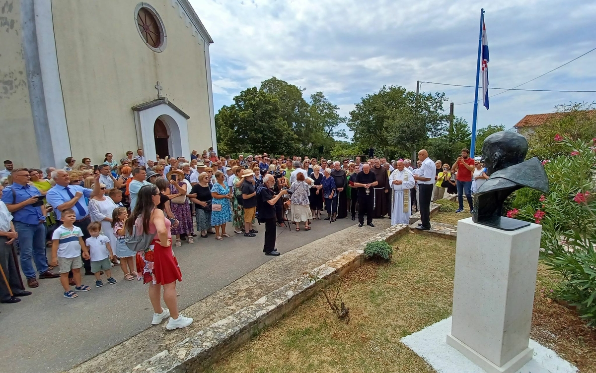 Foto Mladen Trinajstić