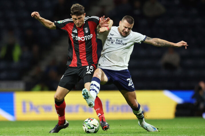 Jorge Cuenca (Fulham) i Milutin Osmajić (Preston)/Foto REUTERS