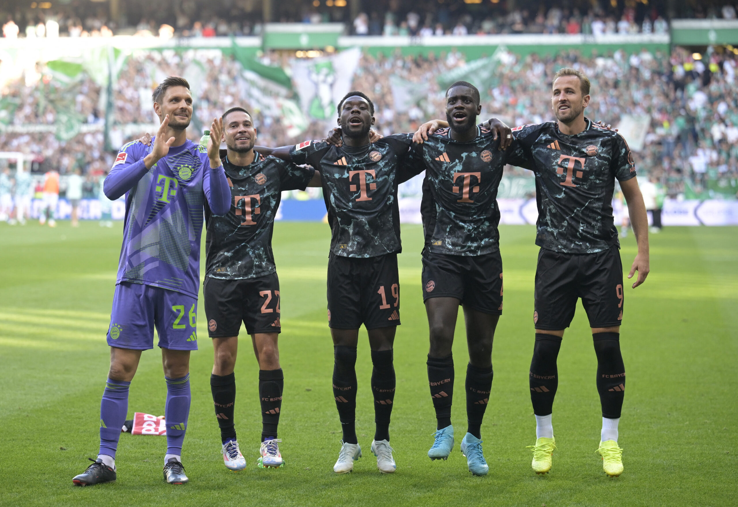 Sven Ulreich, Raphael Guerreiro, Alphonso Davies, Dayot Upamecano i Harry Kane/Foto REUTERS