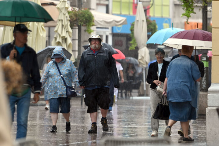 Uz sivo kišno nebo stigle i sive demografske brojke - Rijeka gubi svoje stanovnike / Foto V. KARUZA