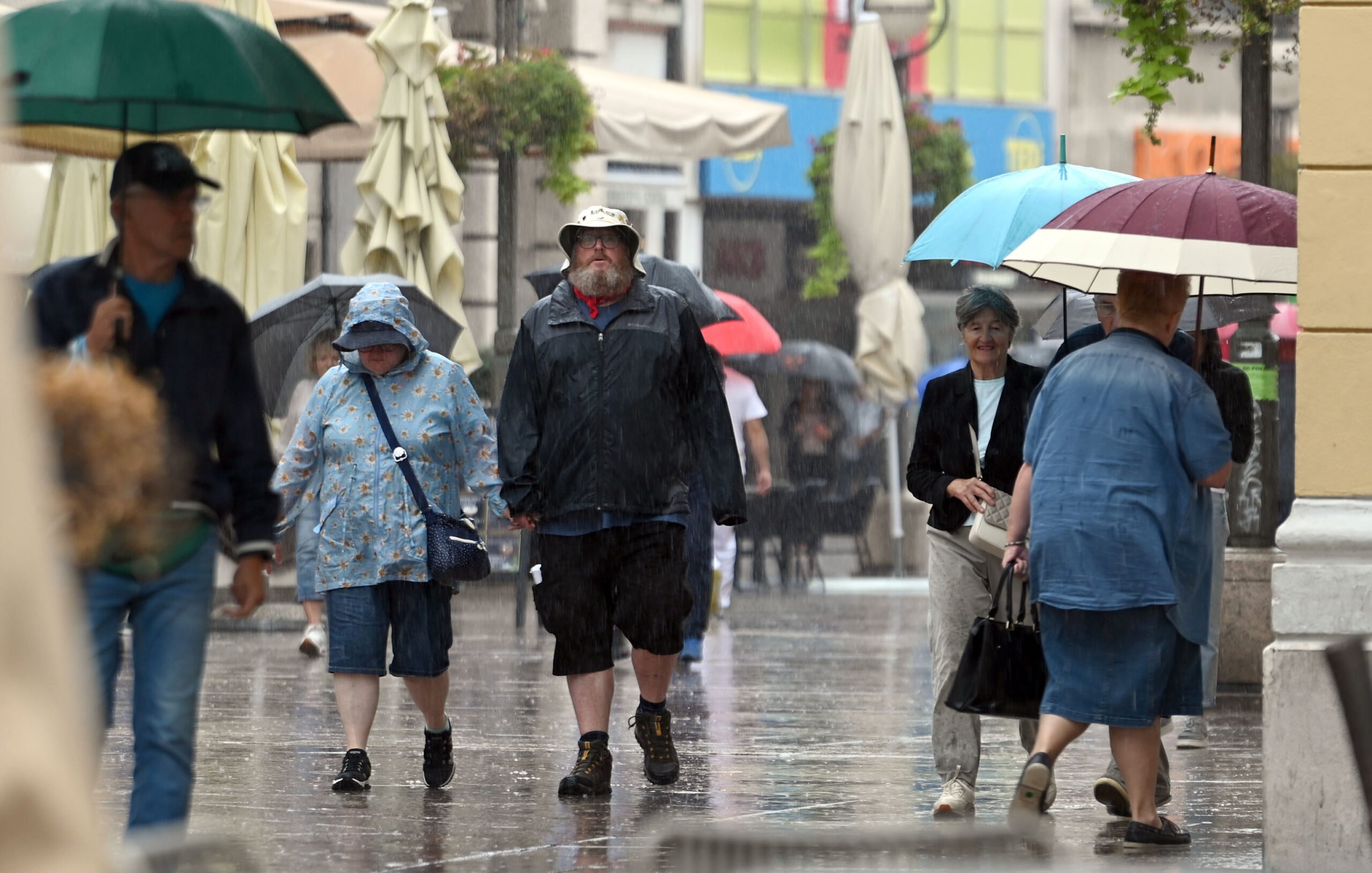 Uz sivo kišno nebo stigle i sive demografske brojke - Rijeka gubi svoje stanovnike / Foto V. KARUZA