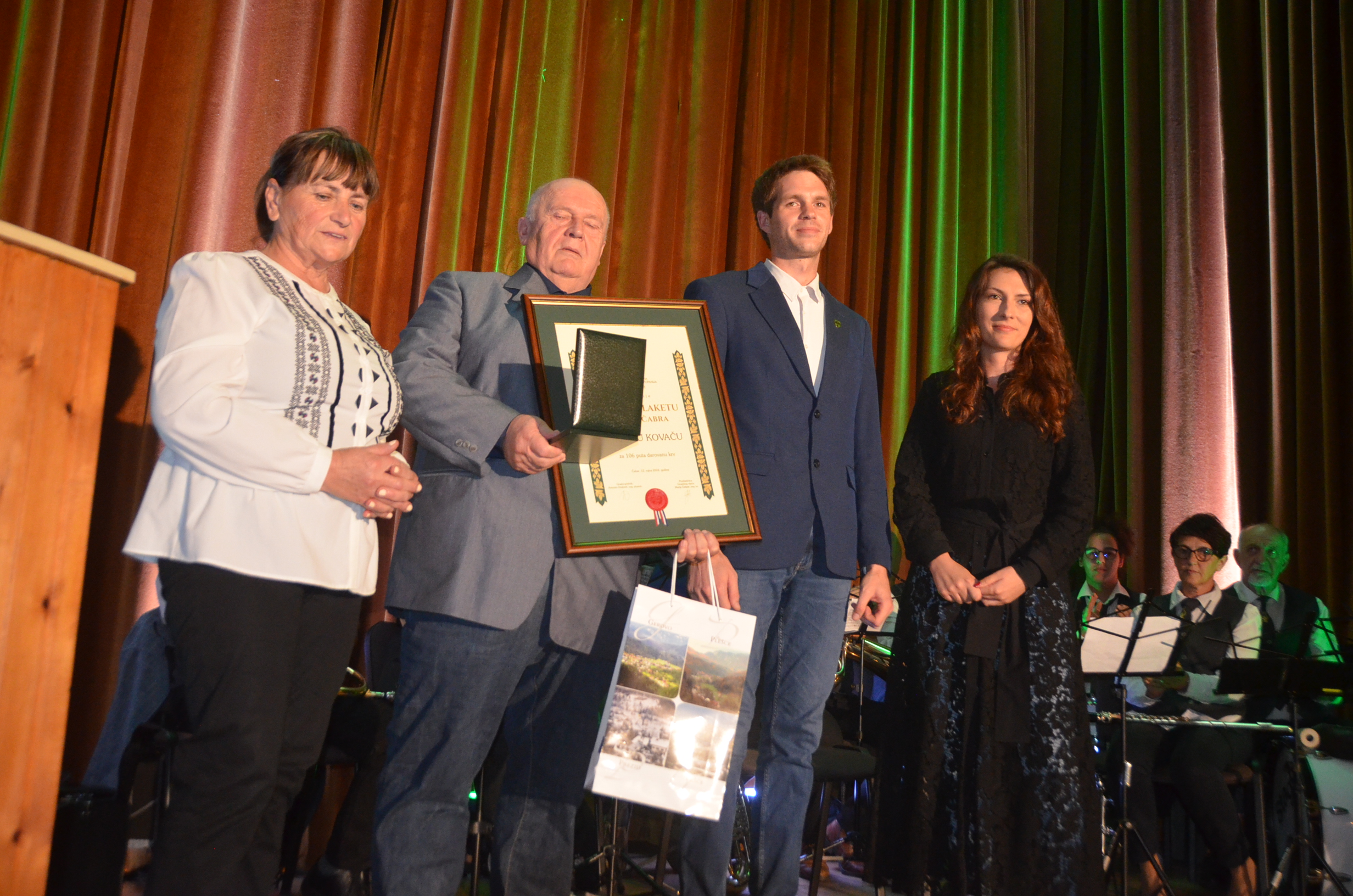 Katarina Ramljak, dobitnik Zlatne plakete Goran Kovač, Antonio Dražović i Marija Gašpar / Snimio M. KRMPOTIĆ