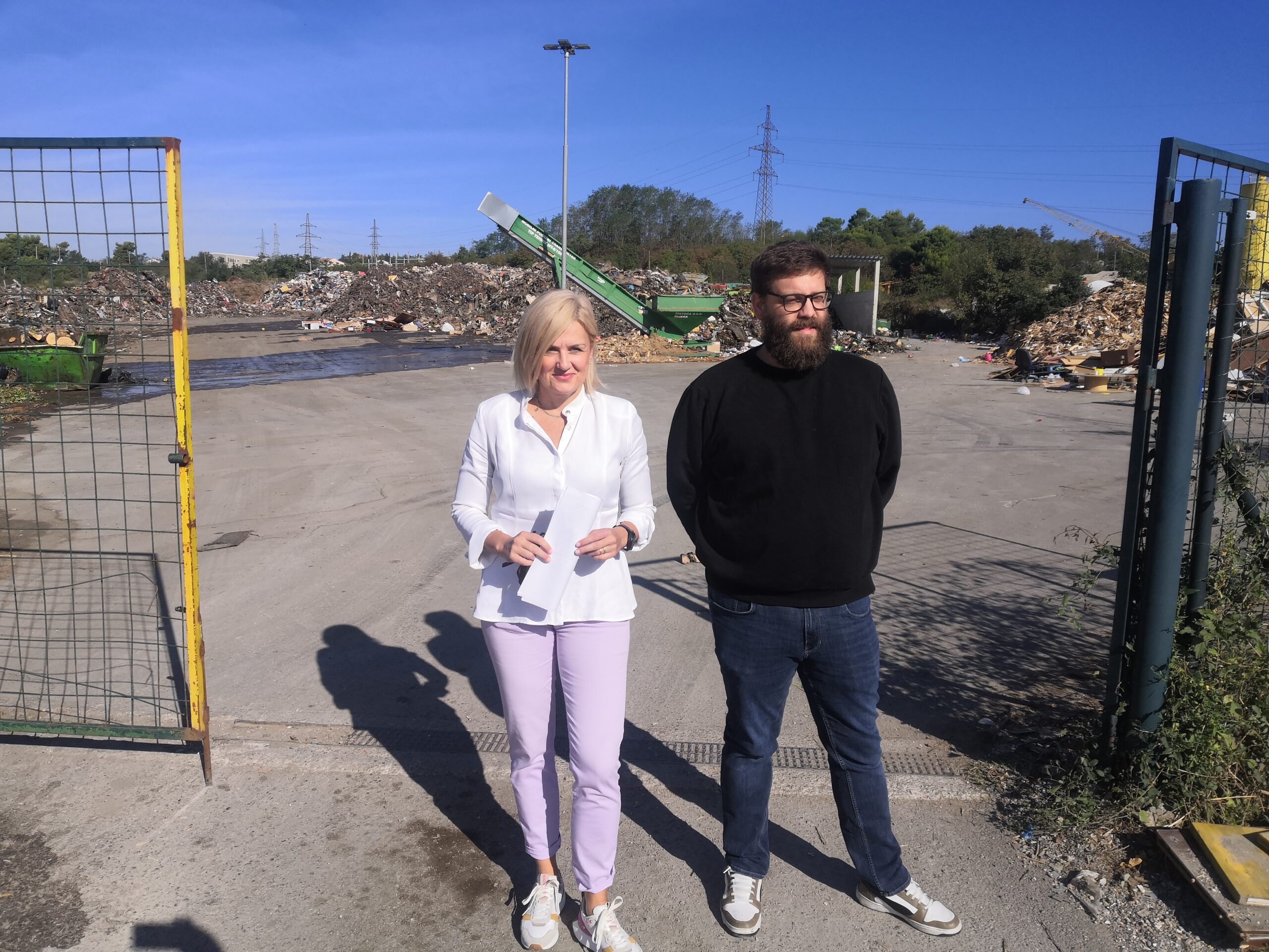 Rinčić i Vivoda su zaključili da umjesto da rješava probleme, gradonačelnik živi kao da je na godišnjem odmoru i doslovno kao da je privremeni upravitelj grada / Foto V. MRVOŠ