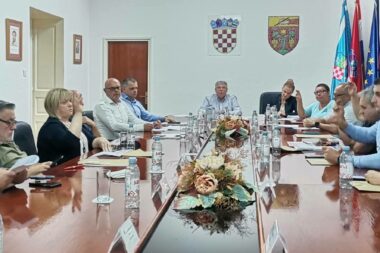 Vijećnici Vinodolske općine na svojoj sjednici / Foto R. ŠIMONOVIĆ