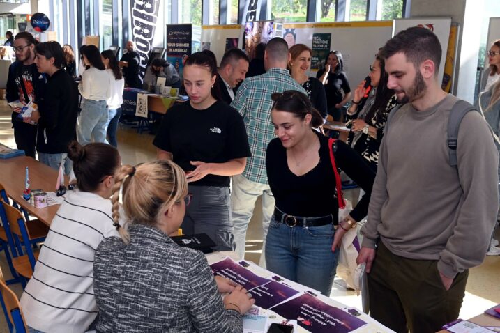 Studentima se predstavilo dvadesetak poslodavaca / Foto Marko GRACIN