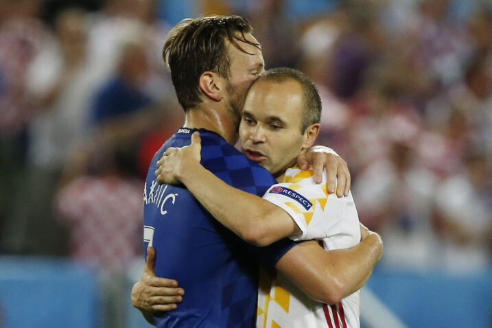 Ivan Rakitić i Andres Iniesta nakon utakmice Hrvatske i Španjolske na EURO-u 2016./Foto REUTERS