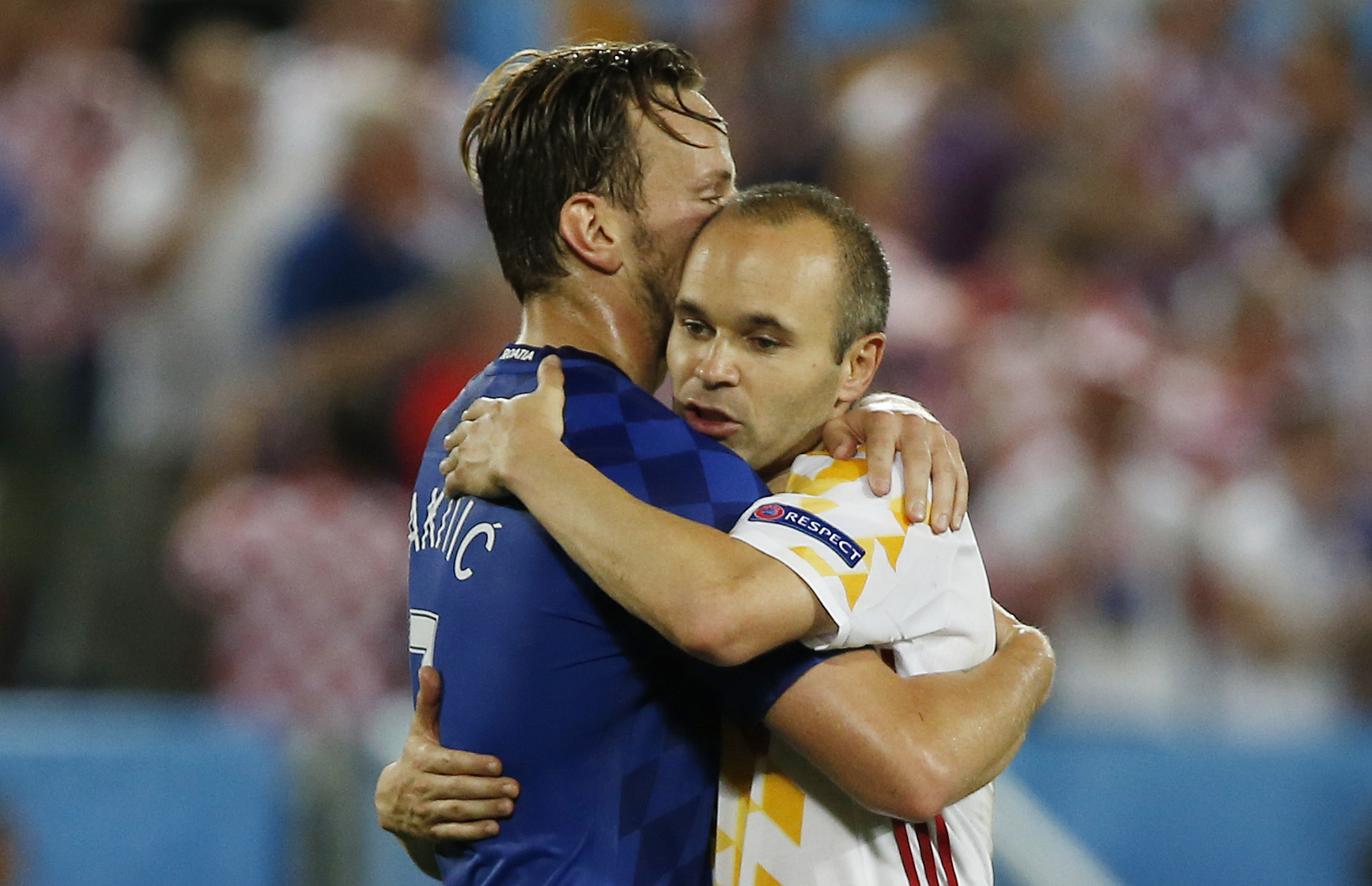 Ivan Rakitić i Andres Iniesta nakon utakmice Hrvatske i Španjolske na EURO-u 2016./Foto REUTERS