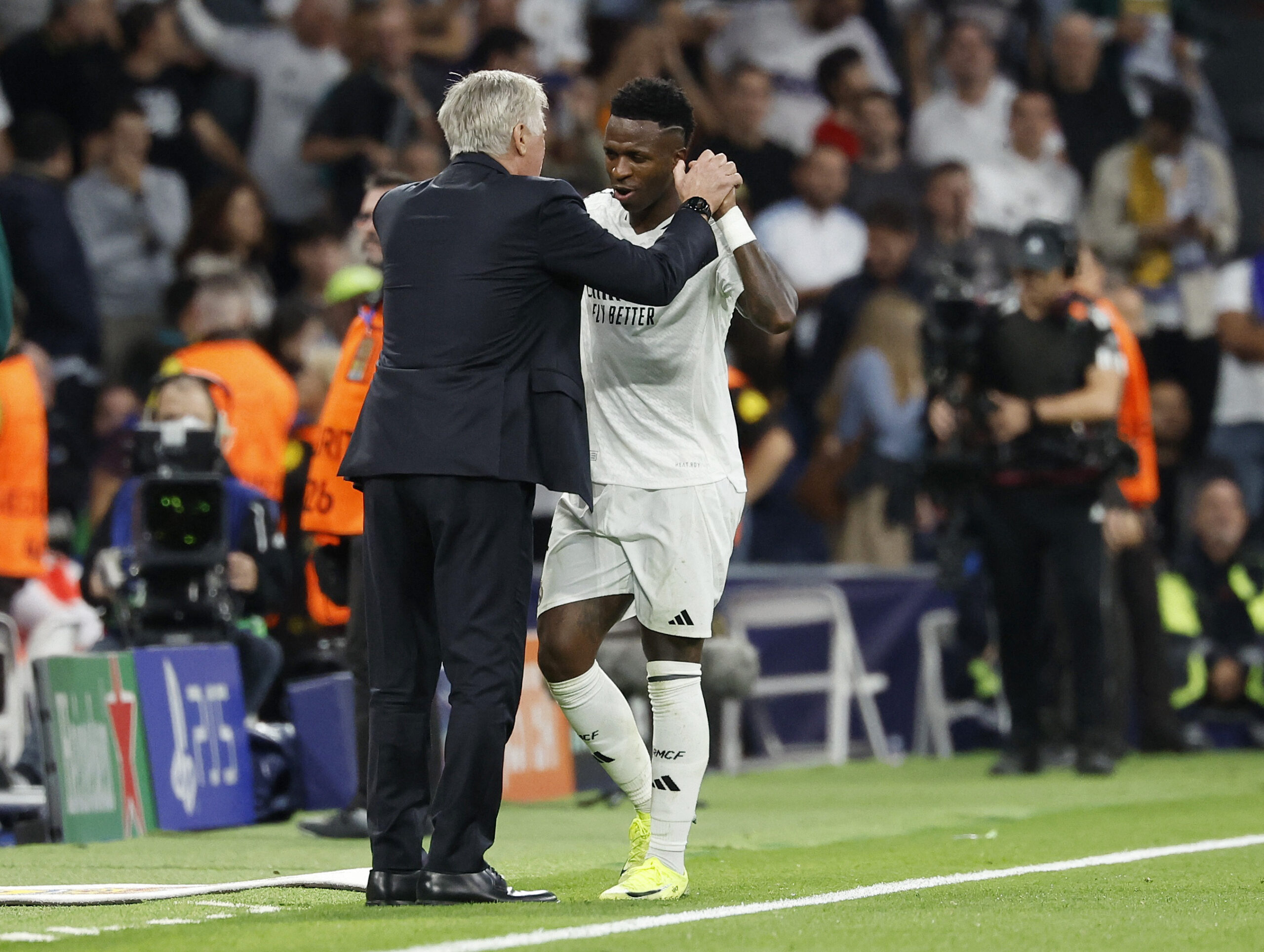 Carlo Ancelotti i Vinicius Junior/Foto REUTERS