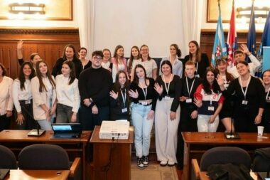 Dan akcije u Gradskoj vijećnici u Opatiji - sudjelovali su srednjoškolci iz 4 opatijske srednje škole