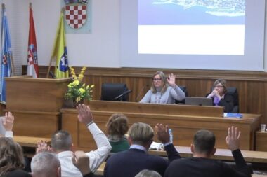 Vijećnici na 32. sjednici Gradskog vijeća Crikvenice