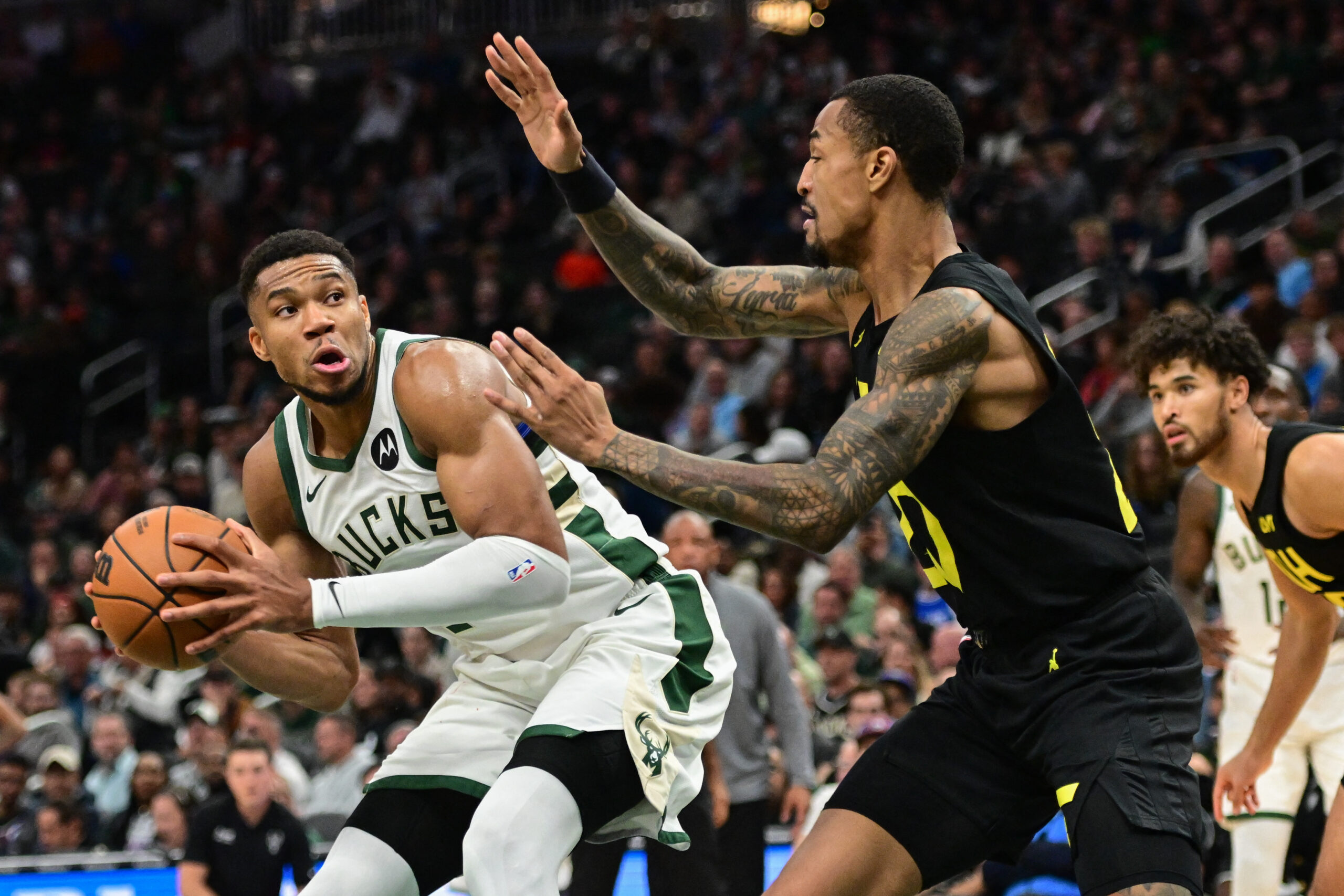 Giannis Antetokounmpo i John Collins/Foto REUTERS