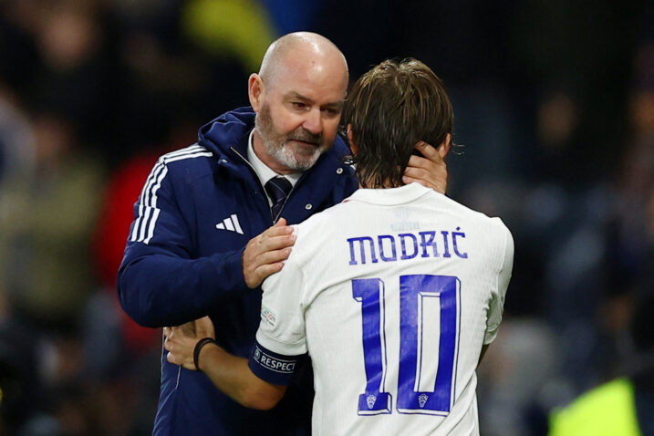 Steve Clarke i Luka Modrić/Foto REUTERSd