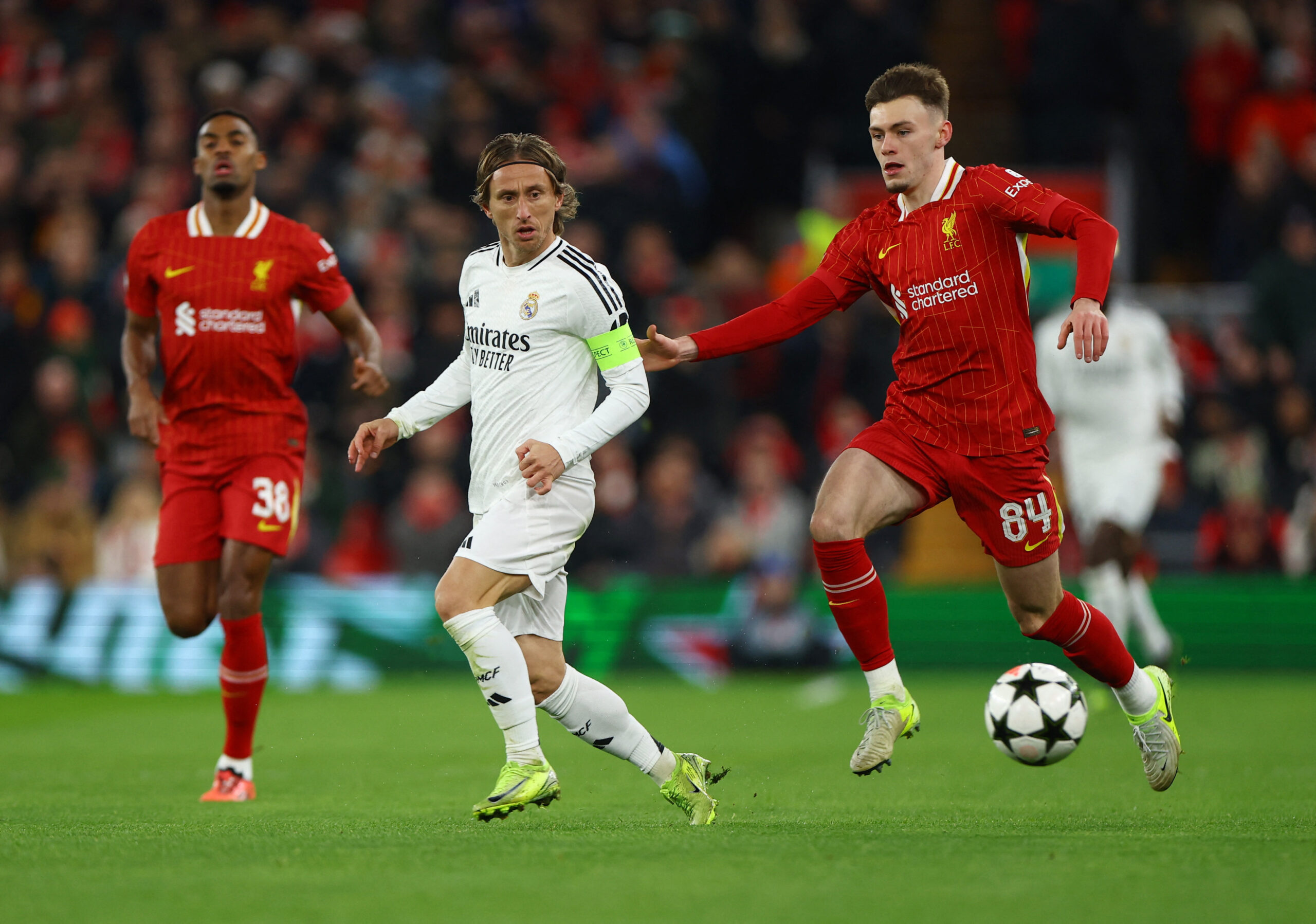 Luka Modrić i Conor Bradley/Foto REUTERS