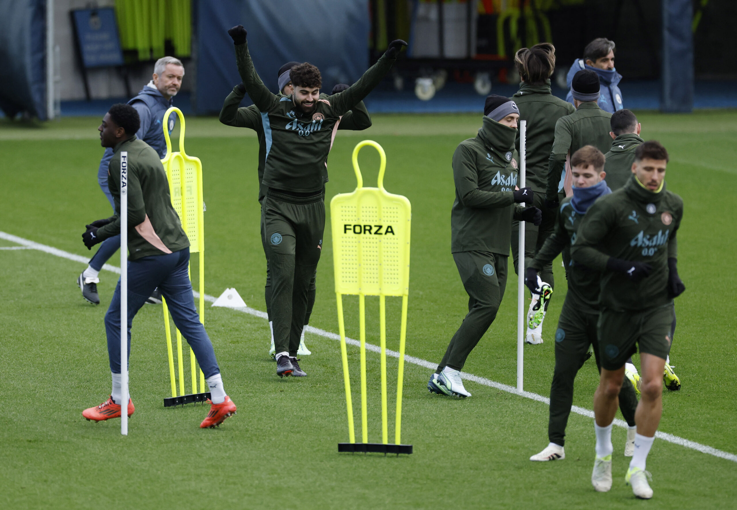 - Joško Gvardiol, Ruben Dias, James McAtee i Mateo Kovačić sa suigračima u Etihad Campusu/Foto REUTERS