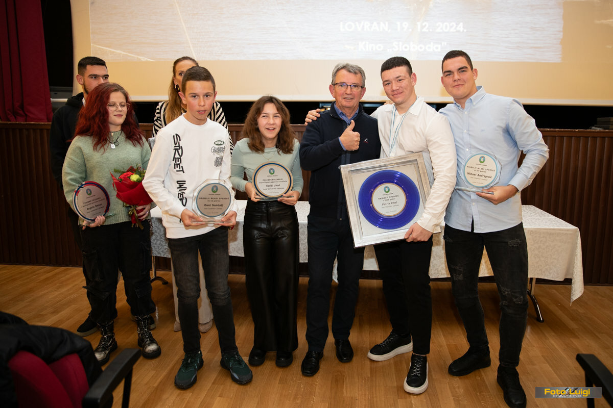 Najuspješniji trener Ivica Škec u društvu lovranskih naj sportaša / Foto David Kurti