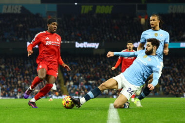 Anthony Elanga (N. Forest) i Joško Gvardiol (Manchester City)/Foto REUTERS