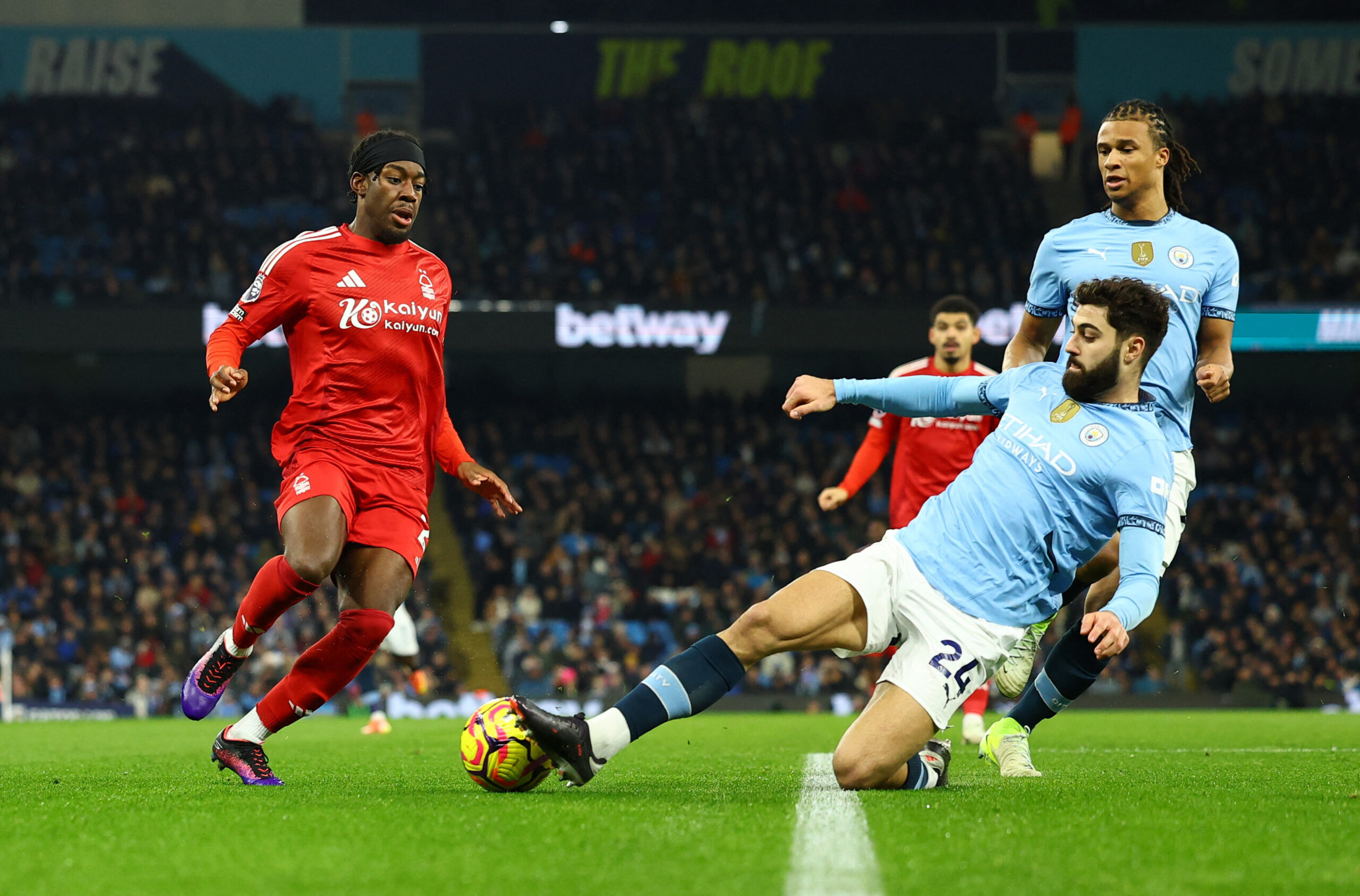 Anthony Elanga (N. Forest) i Joško Gvardiol (Manchester City)/Foto REUTERS