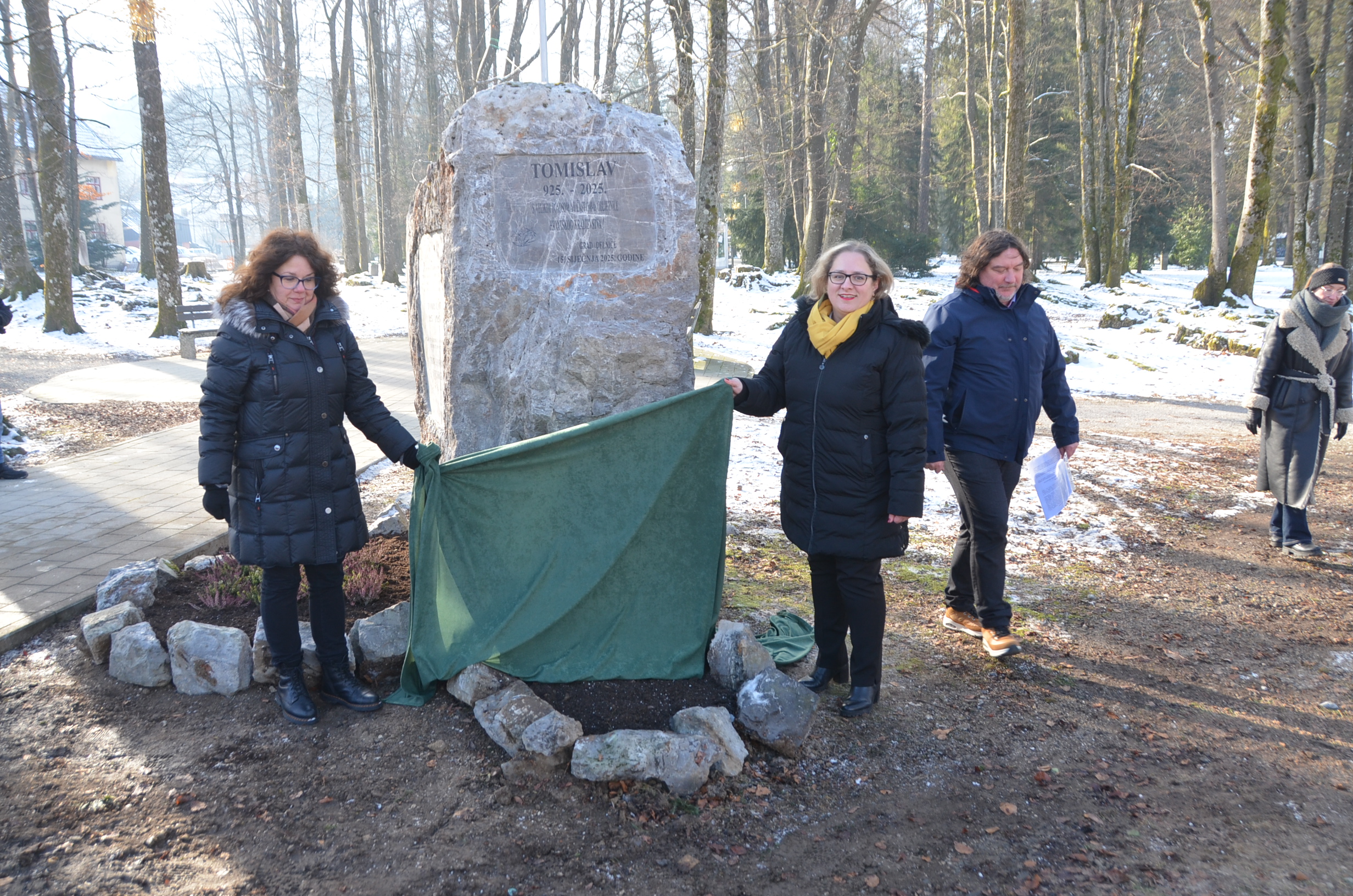 Ivana Pečnik Kastner i Katarina Mihelčić otkrile su spomen-ploču / Snimio M. KRMPOTIĆ